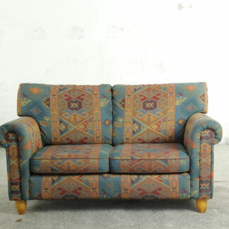 Двуместен диван