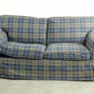 Двуместен диван